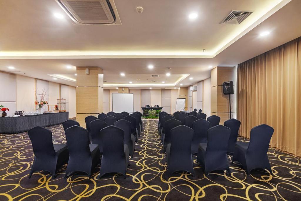 Quest Hotel Darmo - Surabaya By Aston Dış mekan fotoğraf