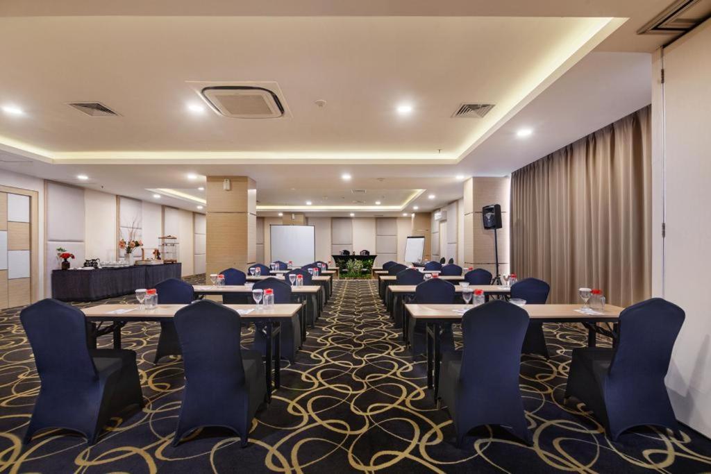 Quest Hotel Darmo - Surabaya By Aston Dış mekan fotoğraf