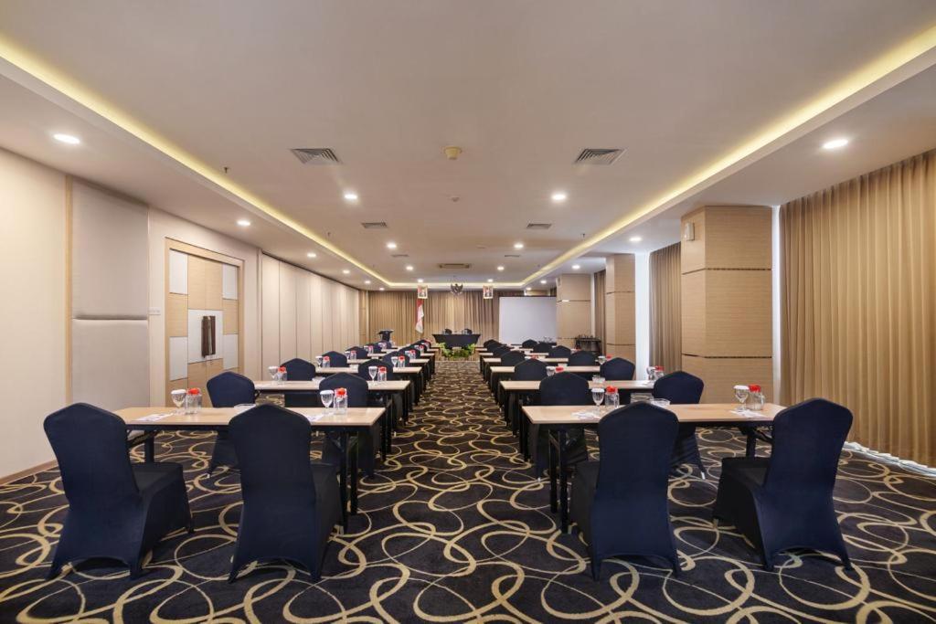 Quest Hotel Darmo - Surabaya By Aston Dış mekan fotoğraf