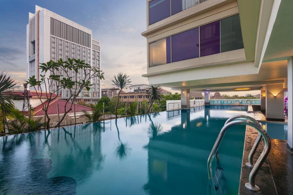 Quest Hotel Darmo - Surabaya By Aston Dış mekan fotoğraf