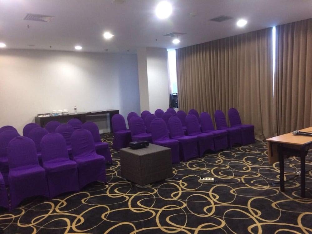 Quest Hotel Darmo - Surabaya By Aston Dış mekan fotoğraf